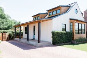 Vask hus utvendig (pris, maling, algedreper)